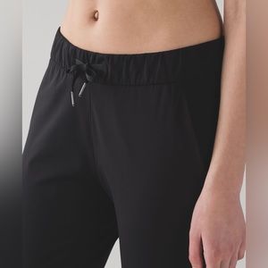 🍋 Lululemon On the Fly pant, black, size 8